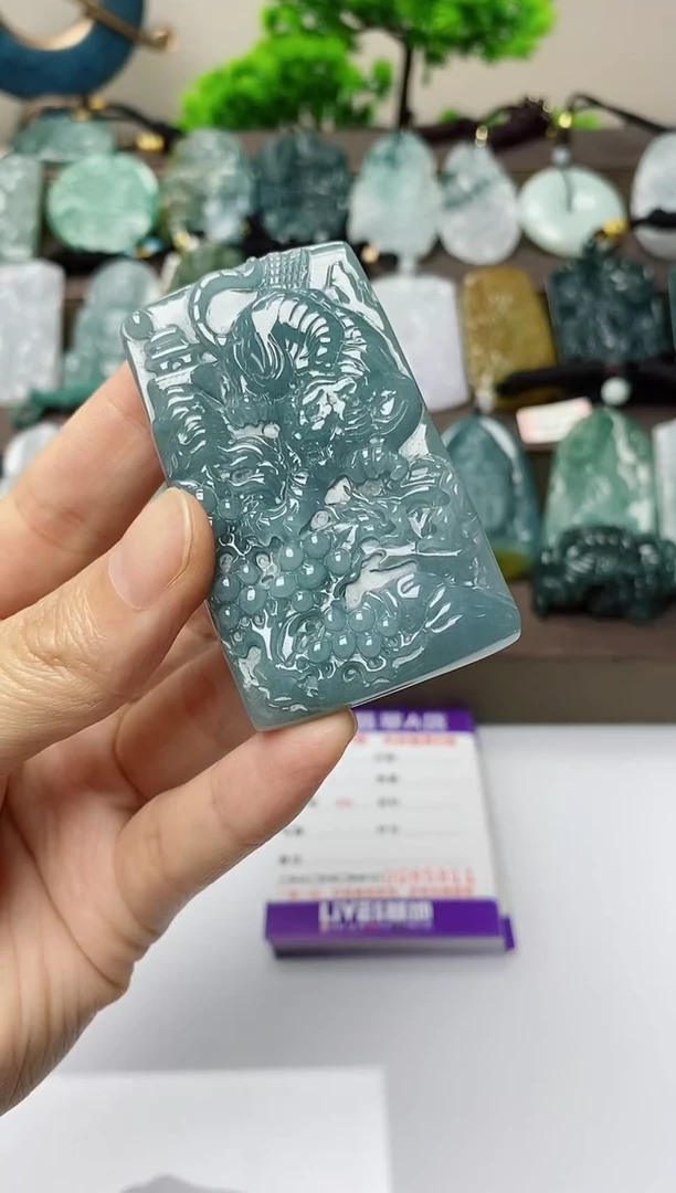 翡翠未镶嵌颈饰