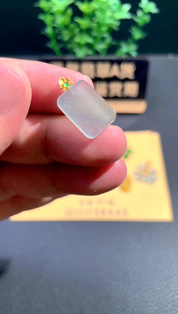 颈饰18K金镶嵌翡翠翡翠