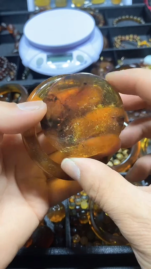 琥珀颈饰未镶嵌忘**字天然缅甸琥珀手镯