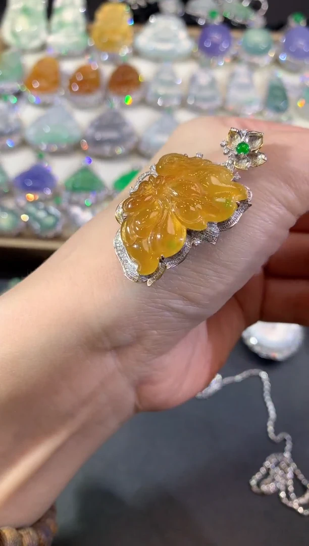 吊坠(不含链)18K金镶嵌翡翠56-花仙子