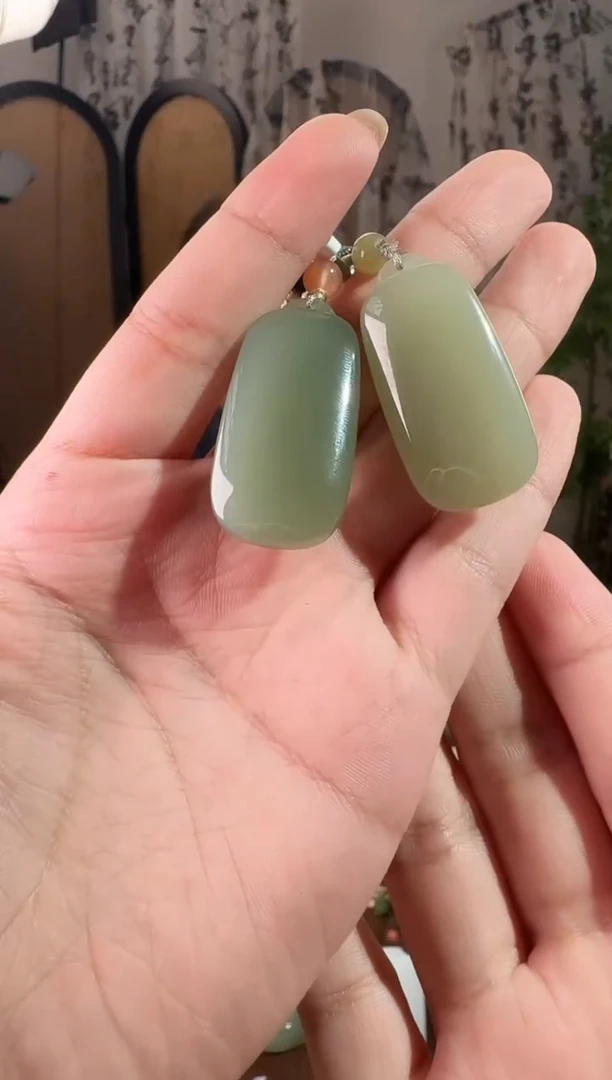 颈饰未镶嵌和田玉无事牌 发其一