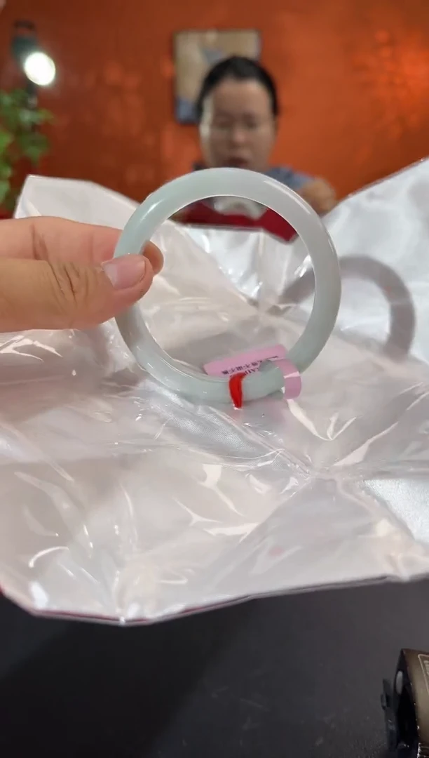 未镶嵌手镯翡翠翡翠手镯（微瑕）