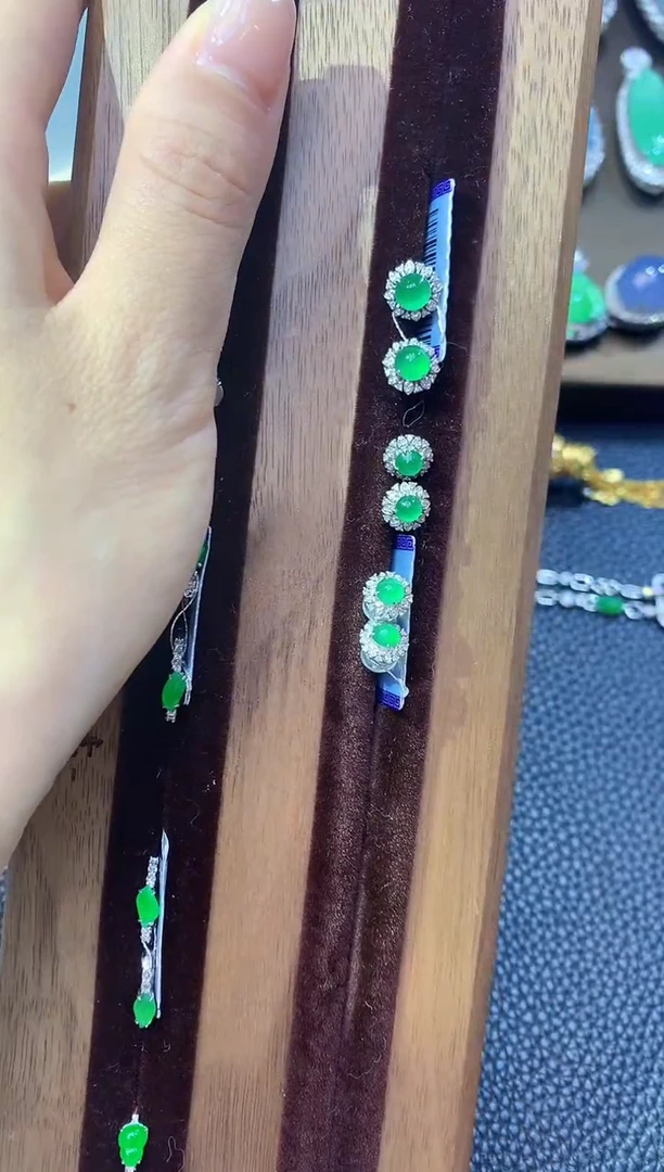 18K金镶嵌翡翠耳饰A23 多样性发一件