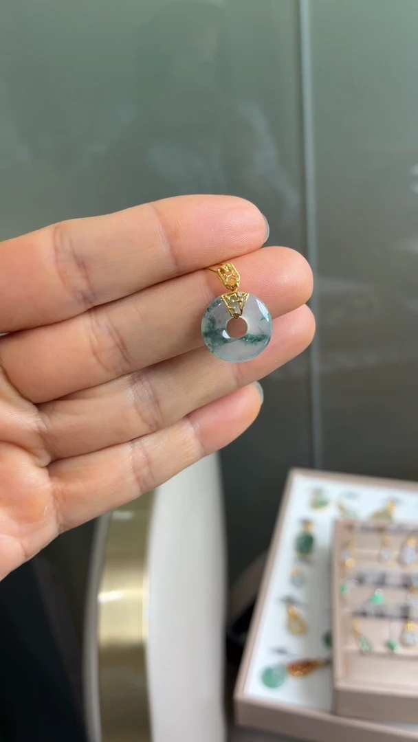 颈饰18K金镶嵌翡翠天然翡翠A货