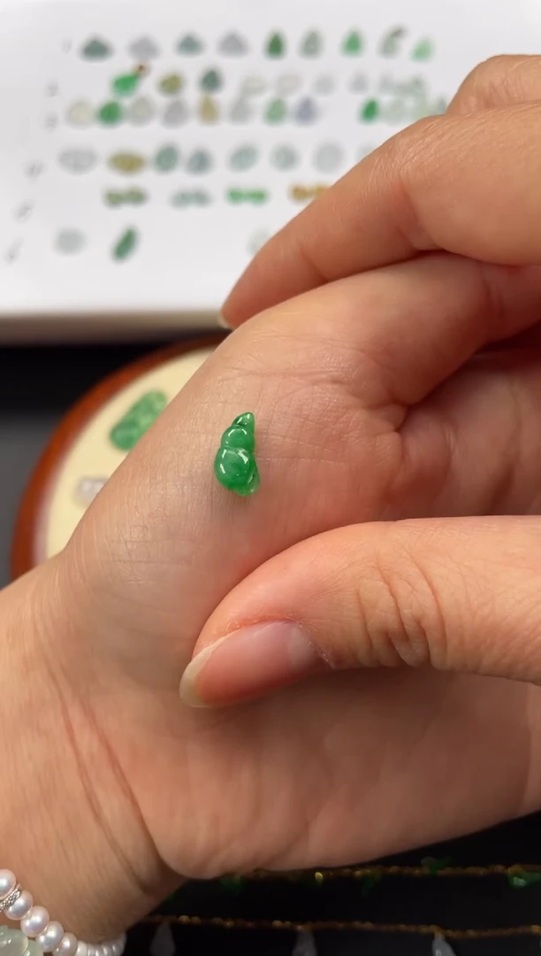 吊坠(不含链)18K金镶嵌翡翠一个JK670