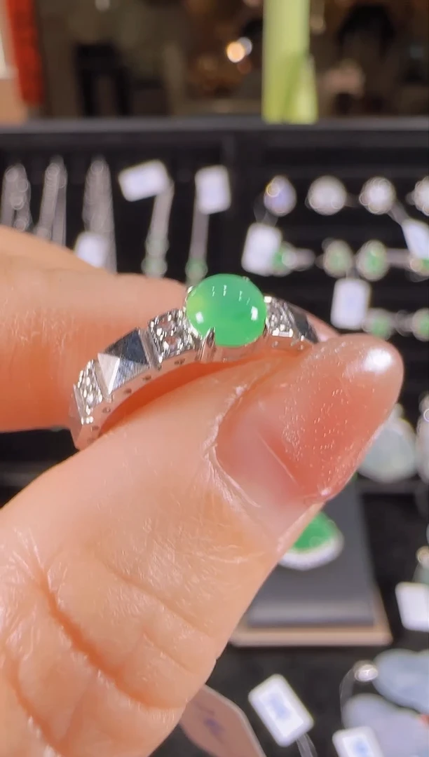 【闪购商品】翡翠戒指18K金镶嵌满绿蛋面