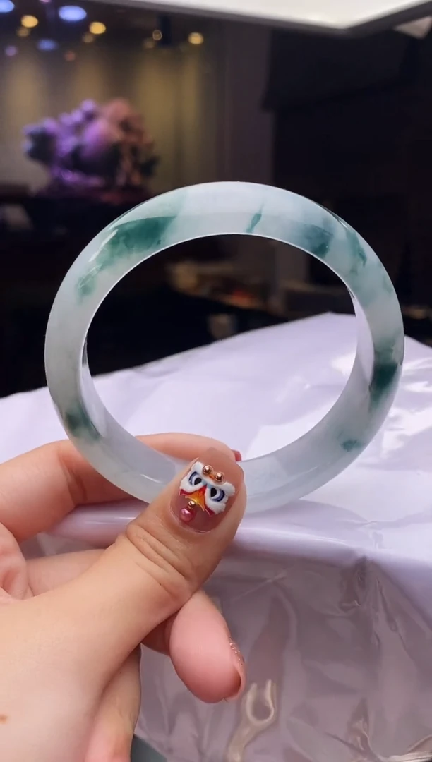 【闪购商品】翡翠颈饰未镶嵌手镯