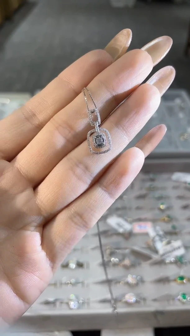 18K金镶嵌吊坠（不含链）钻石JZ