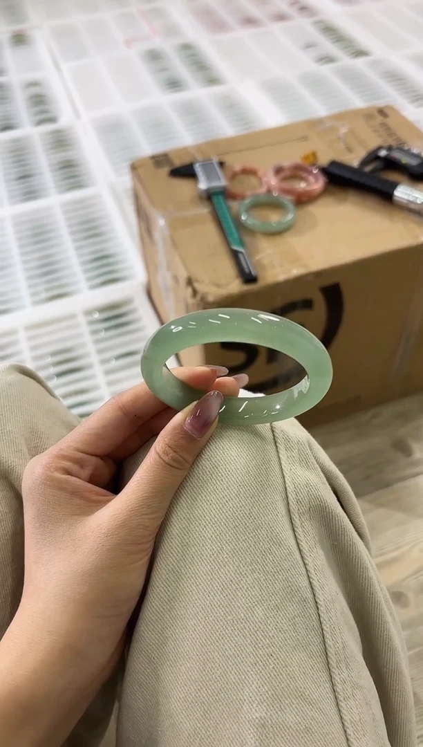 未镶嵌手镯石英质玉58-56D