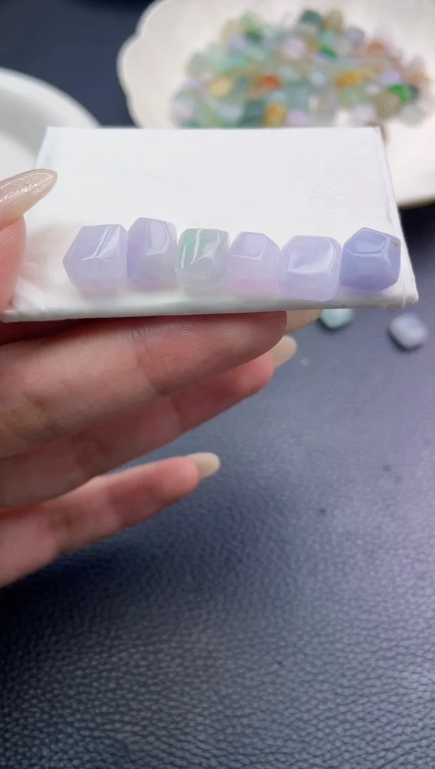 未镶嵌定制翡翠西**?珠子
