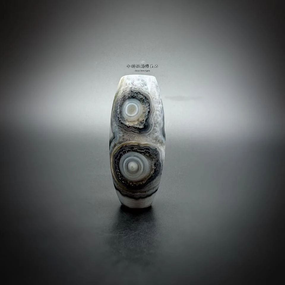 天然缠丝玛瑙冰晶缠丝三眼通眼玛瑙勒子 尺寸 40.3*17.7