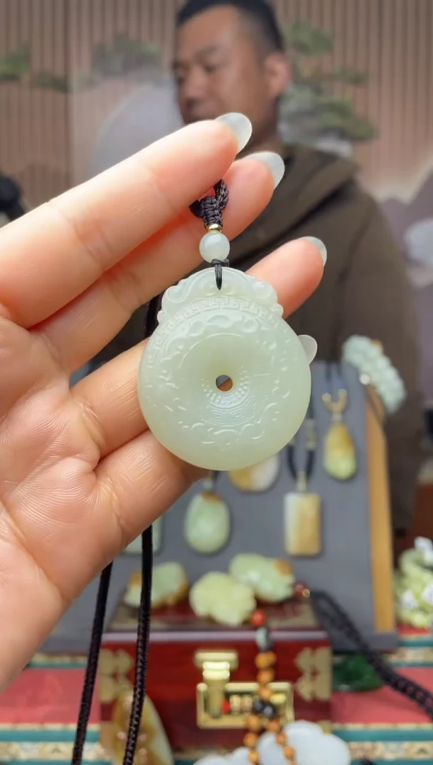 颈饰未镶嵌和田玉拍一发一