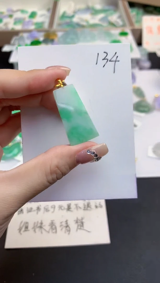 颈饰18K金镶嵌翡翠天然缅甸a货翡翠