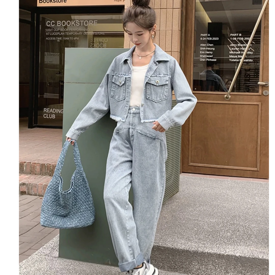 牛仔蓝短款牛仔外套+休闲裤套装  0010