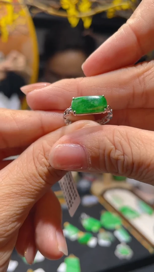 【闪购商品】翡翠颈饰18K金镶嵌假一赔三