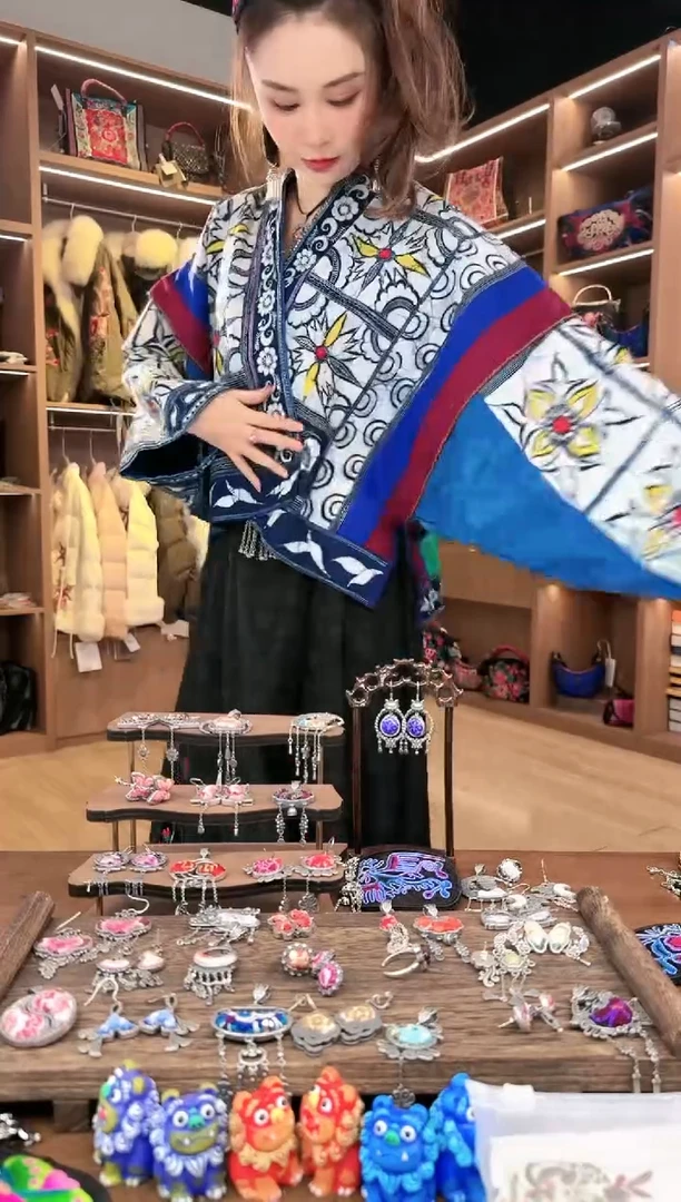 【闪购商品】织绣L655黔东南苗族刺绣