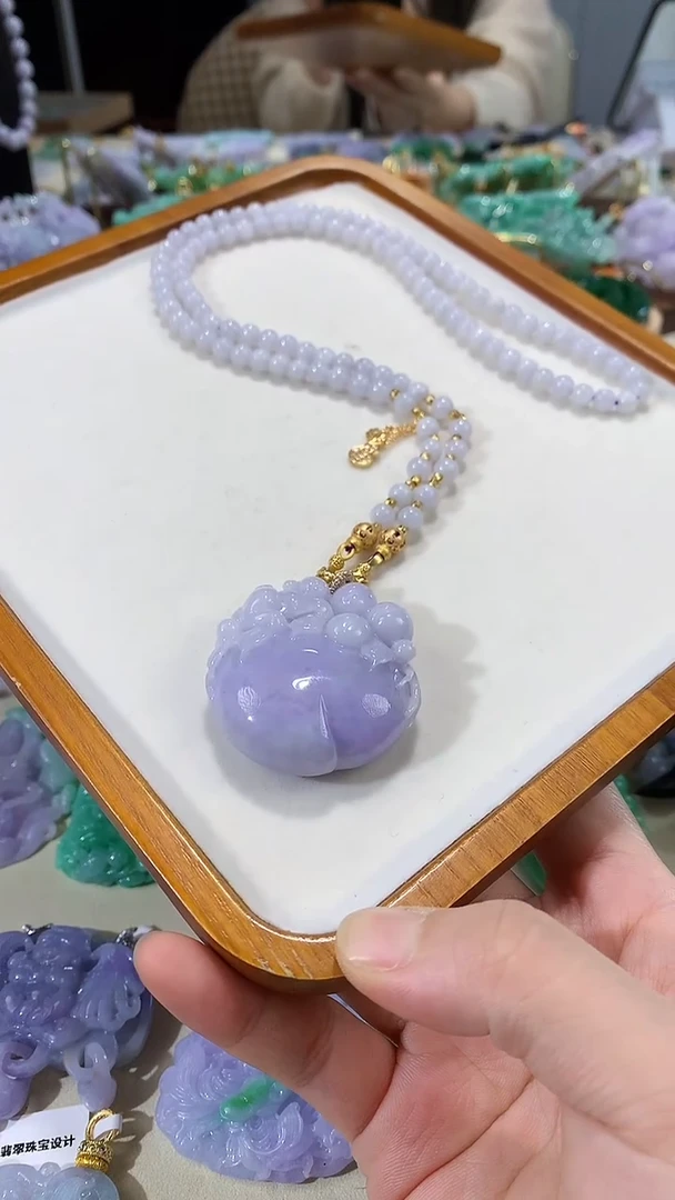 颈饰未镶嵌翡翠吊坠