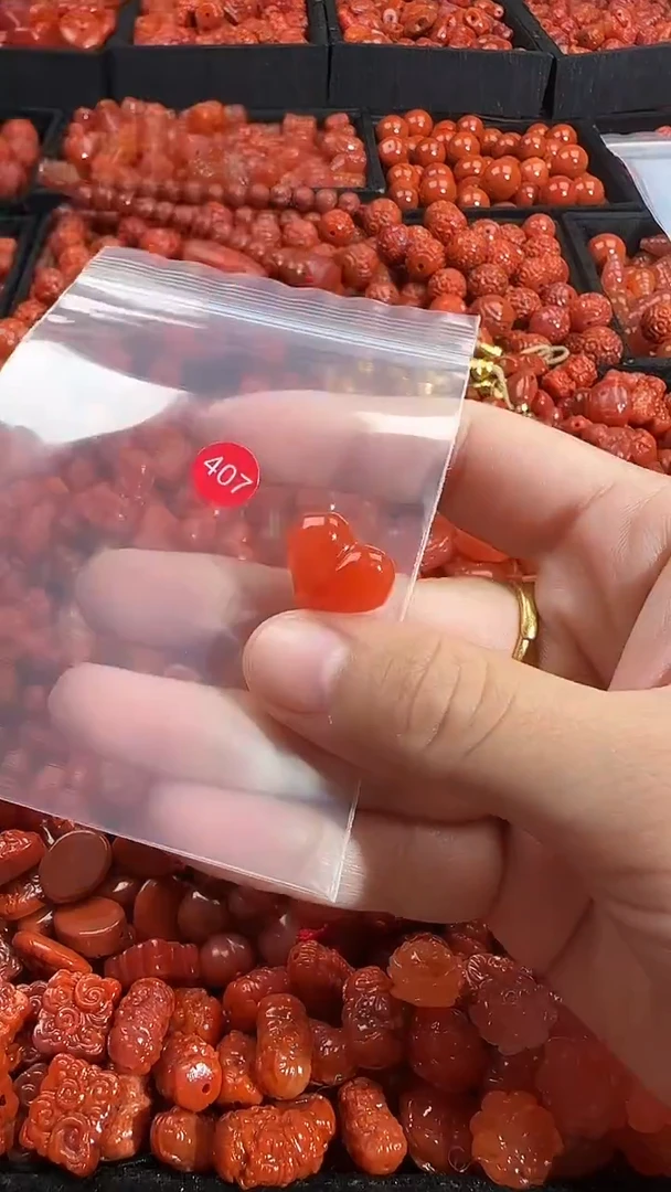 颈饰未镶嵌南红玛瑙1