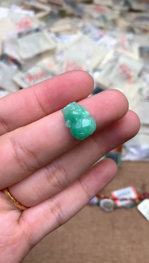 未镶嵌挂件翡翠 —