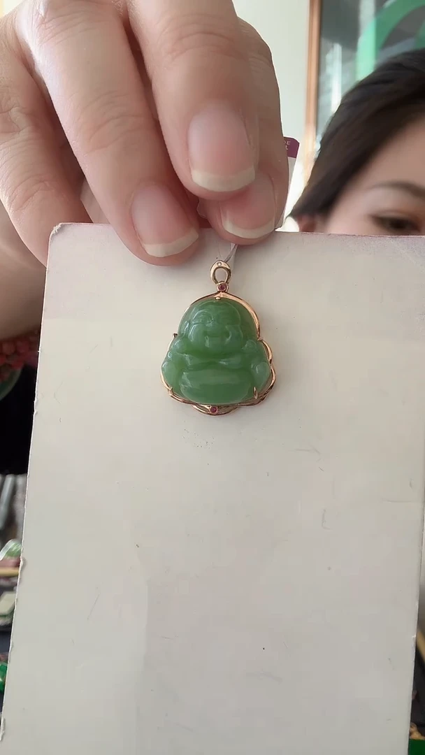 颈饰18K金镶嵌和田玉佛公荣倩
