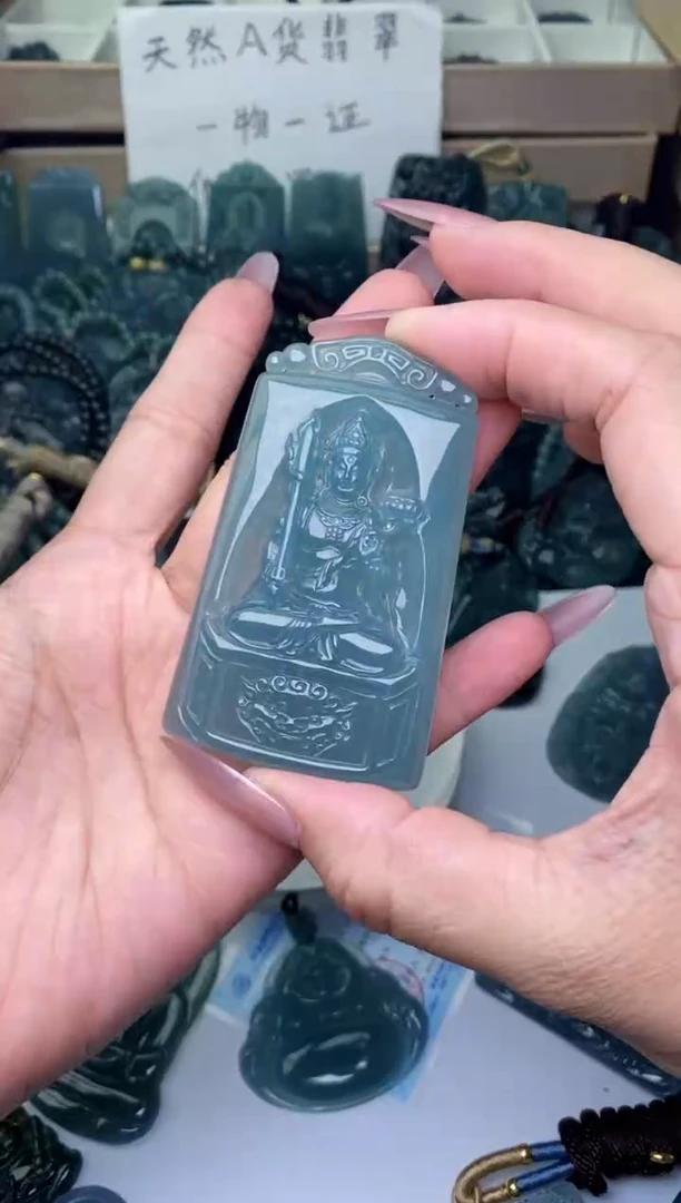 翡翠未镶嵌颈饰