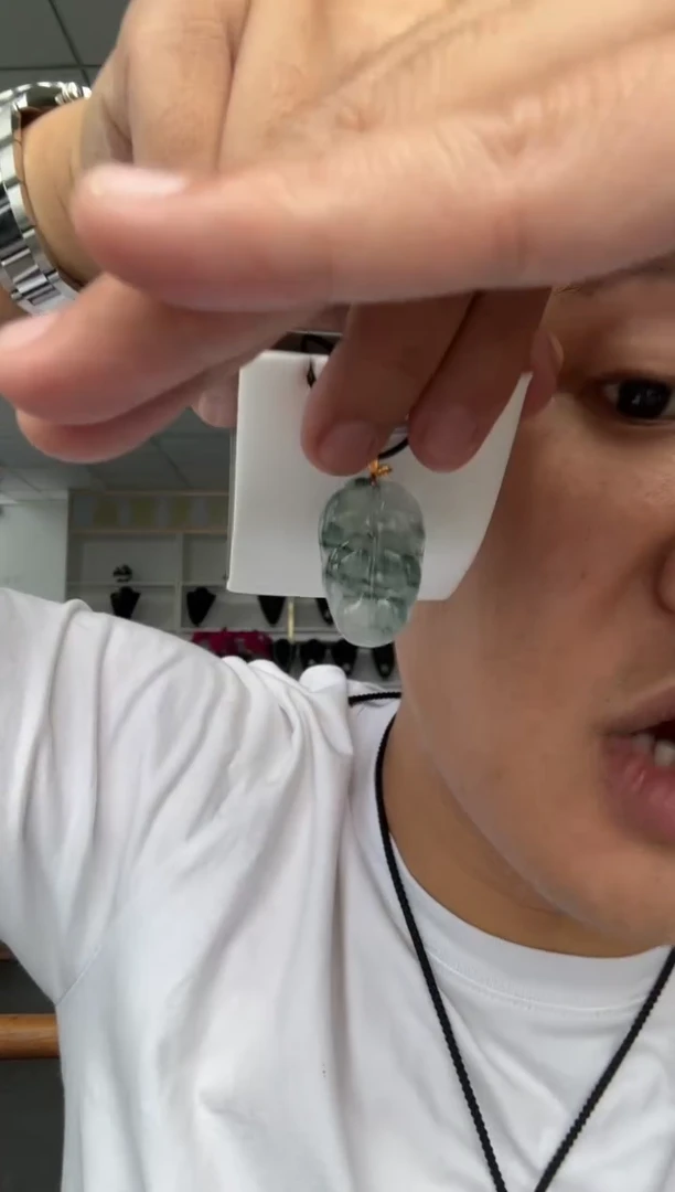 颈饰18K金镶嵌翡翠鱼****?天然A货翡翠冰飘花叶子 多样性发一件