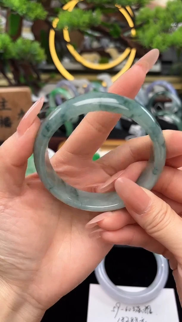 未镶嵌手镯翡翠手镯