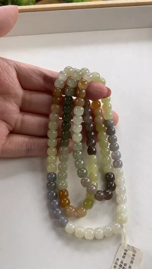 颈饰未镶嵌和田玉老型珠多宝珠串