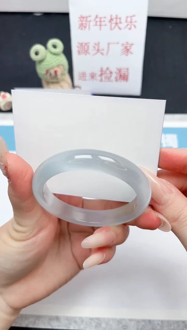 【闪购商品】石英质玉手镯未镶嵌60-54