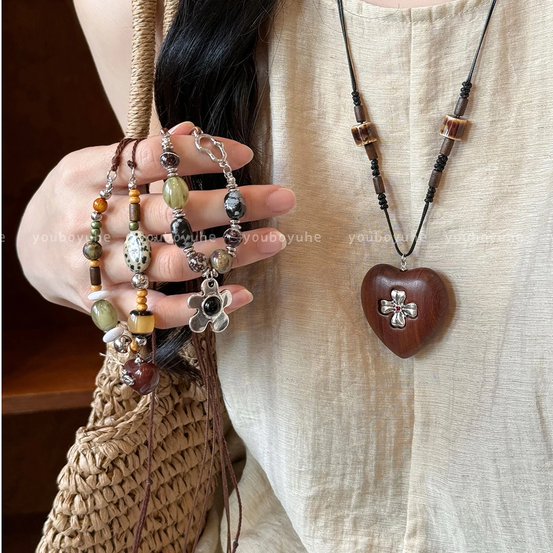 非金属皮质项链 复古木质爱心串珠项链女轻奢小众陶瓷毛衣链配饰
