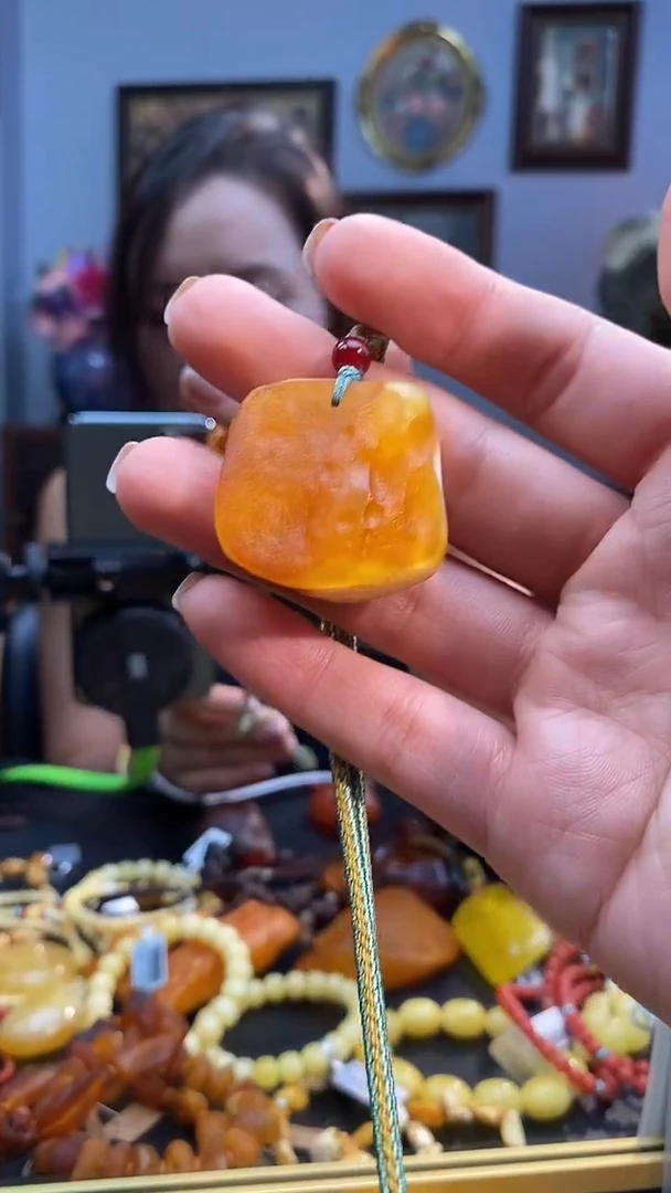 琥珀颈饰未镶嵌吊坠
