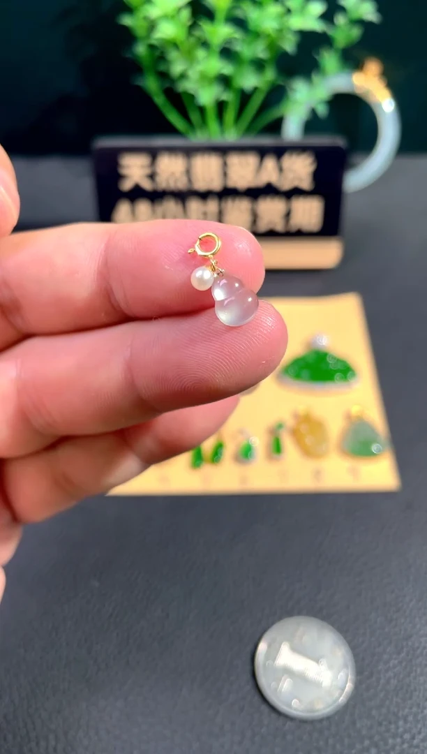 颈饰18K金镶嵌翡翠翡翠