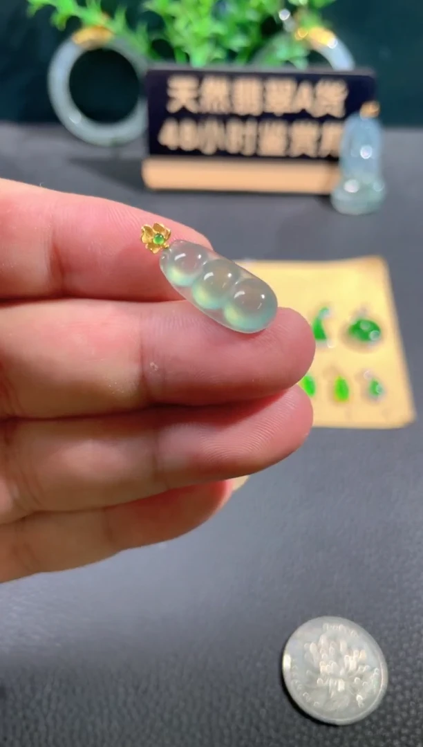 翡翠18K金镶嵌颈饰翡翠