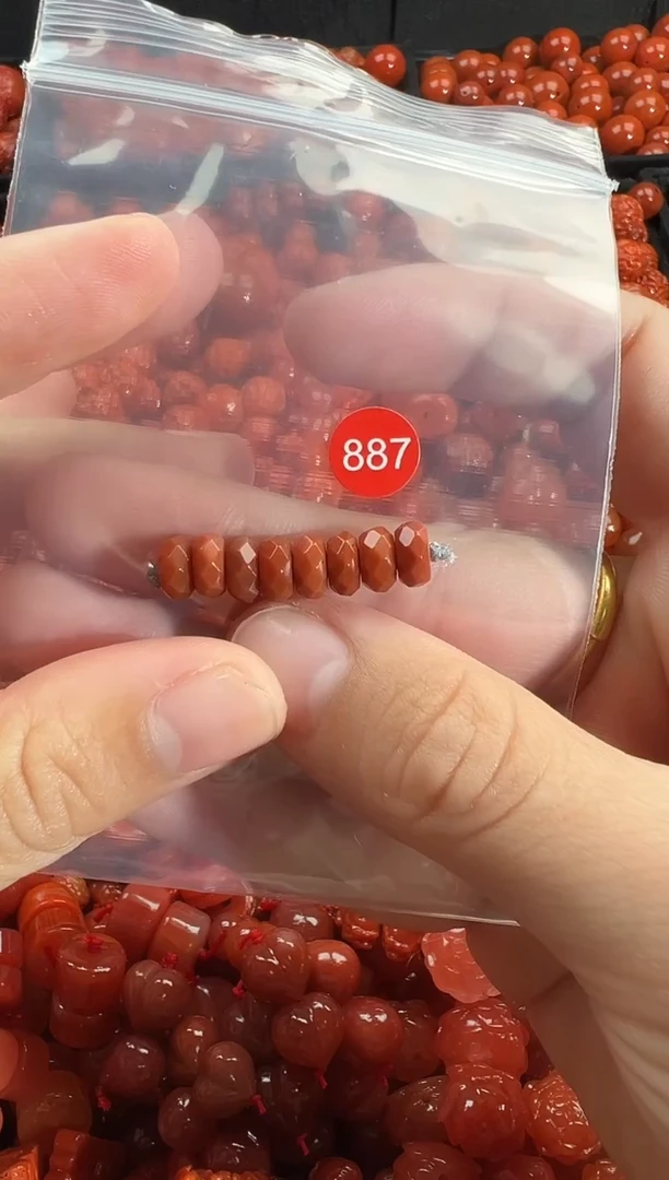 颈饰未镶嵌南红玛瑙1