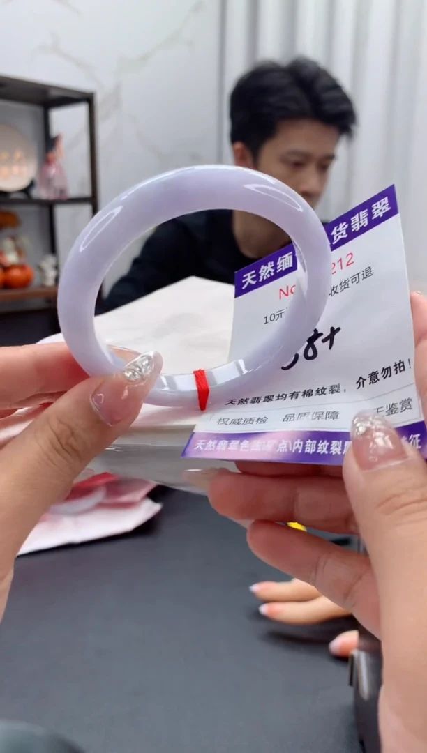 未镶嵌手镯翡翠有纹，完美者勿拍