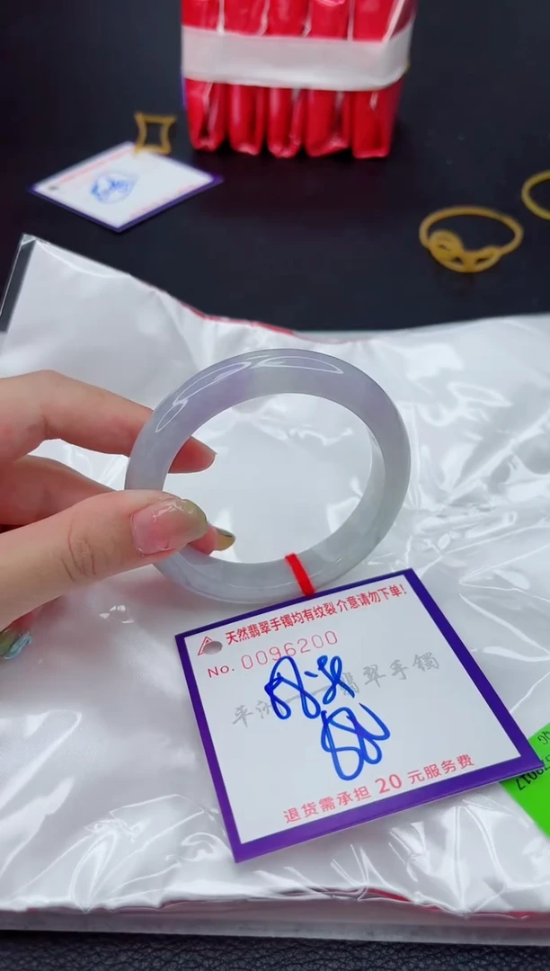 翡翠手镯未镶嵌1