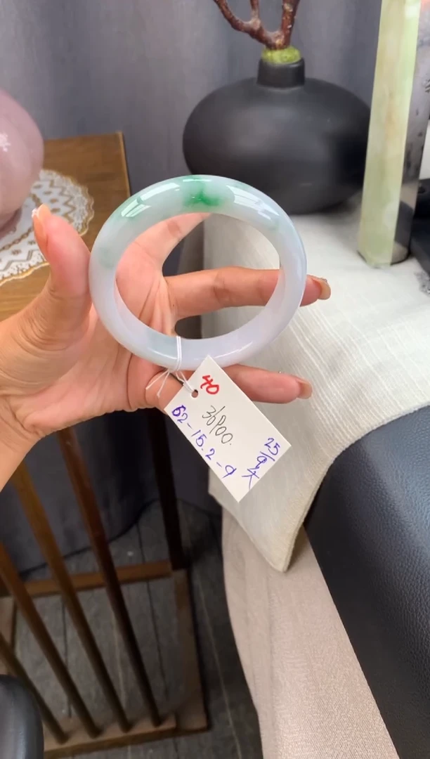未镶嵌手镯翡翠手镯