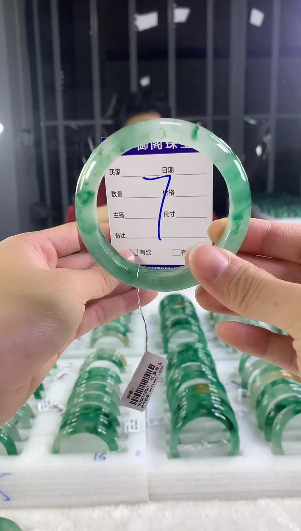 未镶嵌手镯石英质玉（非洲翠）丽****虾1