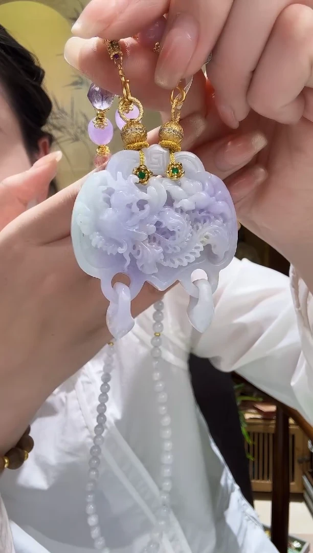 颈饰未镶嵌翡翠吊坠