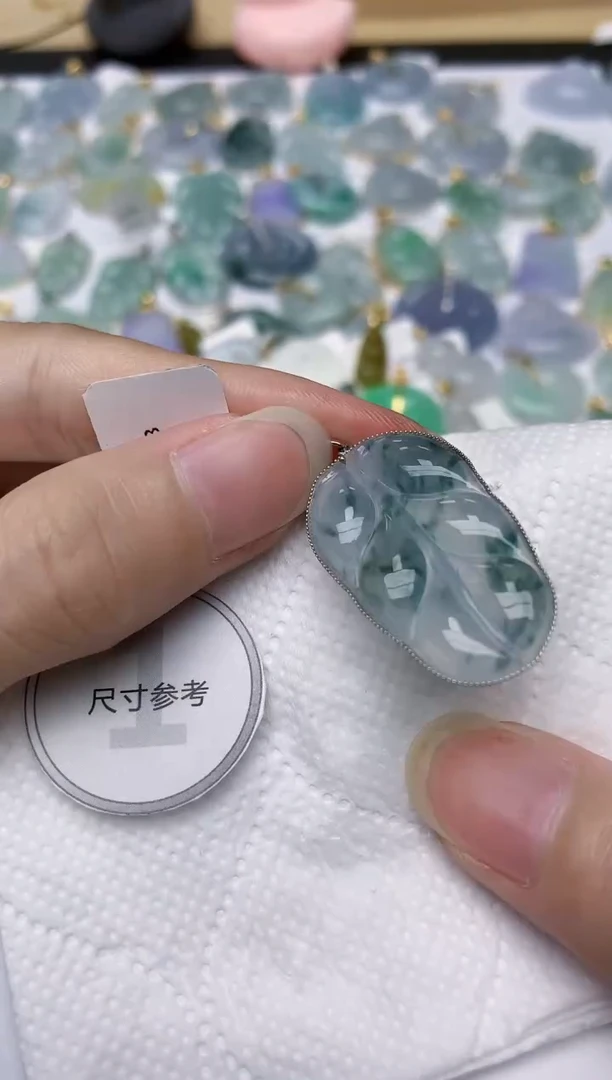 翡翠18K金镶嵌颈饰天然A货翡翠