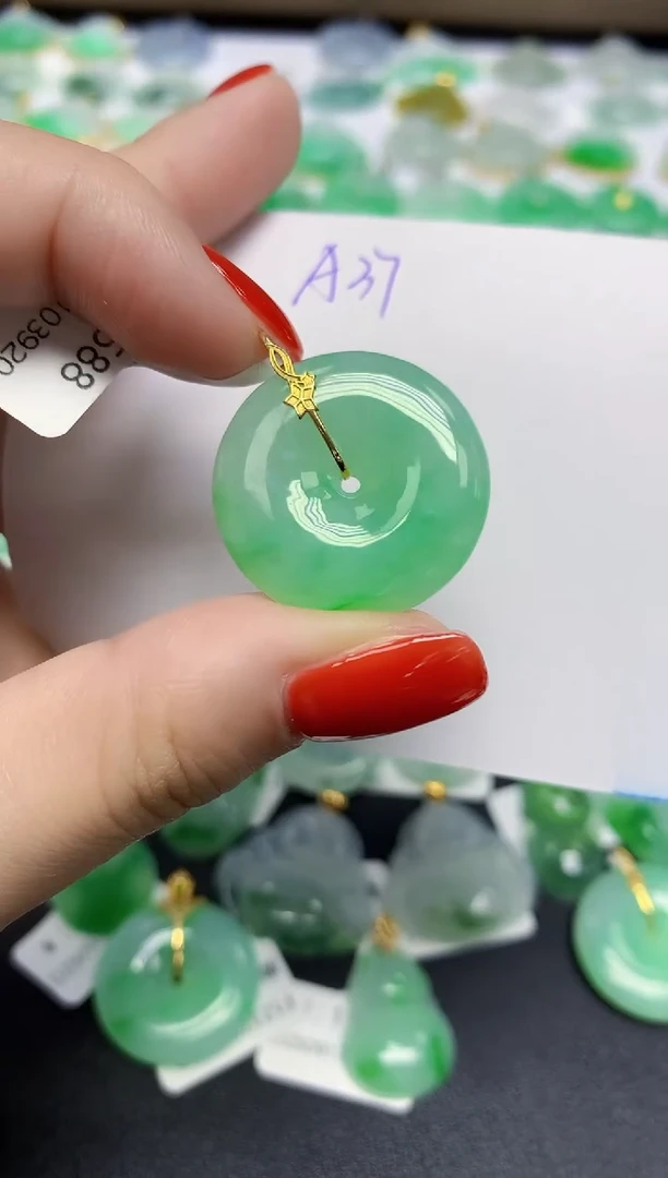 颈饰18K金镶嵌翡翠天然缅甸翡翠A货翡翠百元以上9元证书费自理