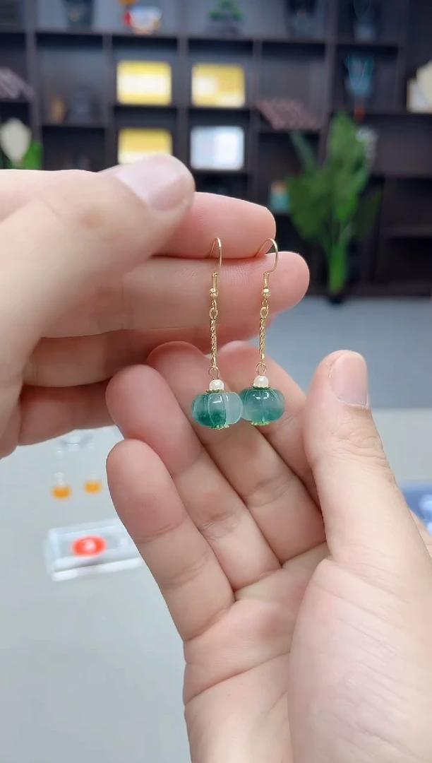 未镶嵌石英质玉（天山翠）耳饰226000