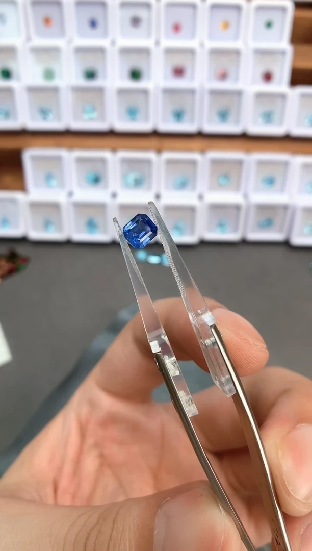 未镶嵌裸石定制蓝宝石1.08ct 老烧矢车菊