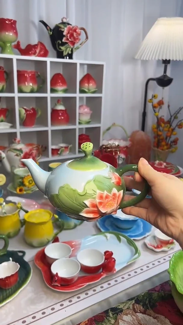 瓷莲花茶壶 莲蓬茶盖