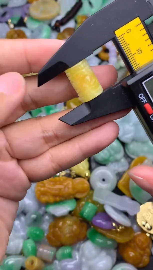 颈饰未镶嵌翡翠天然缅甸翡翠吊坠