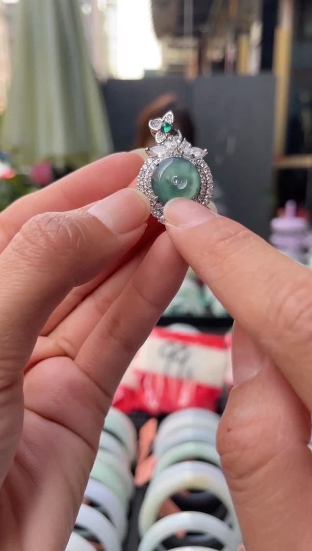 颈饰未镶嵌翡翠G 吊坠