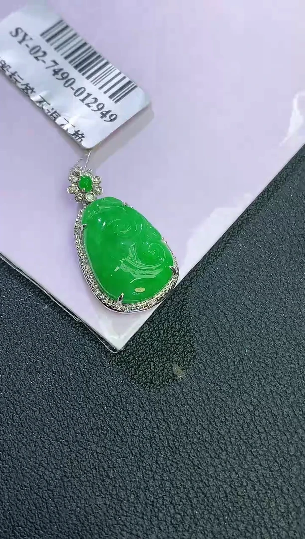 颈饰18K金镶嵌翡翠赠礼盒证书 麦麦