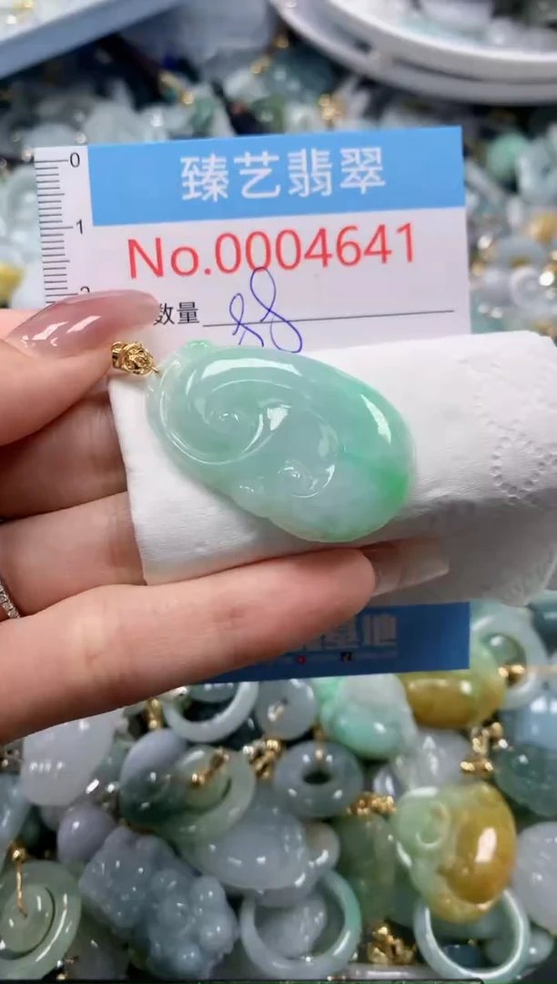 翡翠未镶嵌颈饰含绳0004641