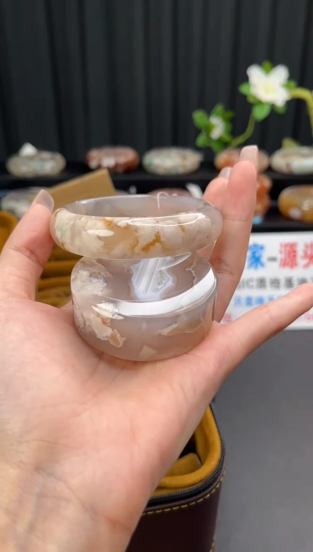 未镶嵌手镯石英质玉（56圈口）赠送镯心