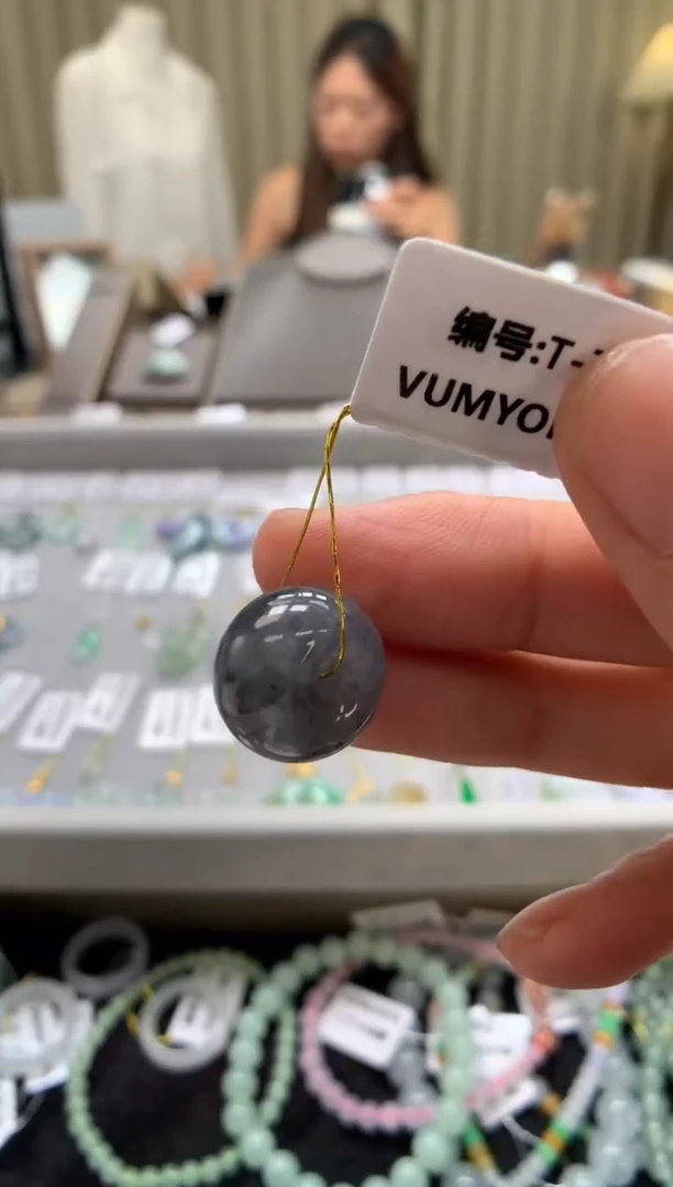 翡翠未镶嵌颈饰平安扣